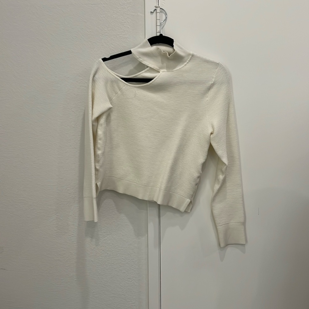 ✨White turtleneck top